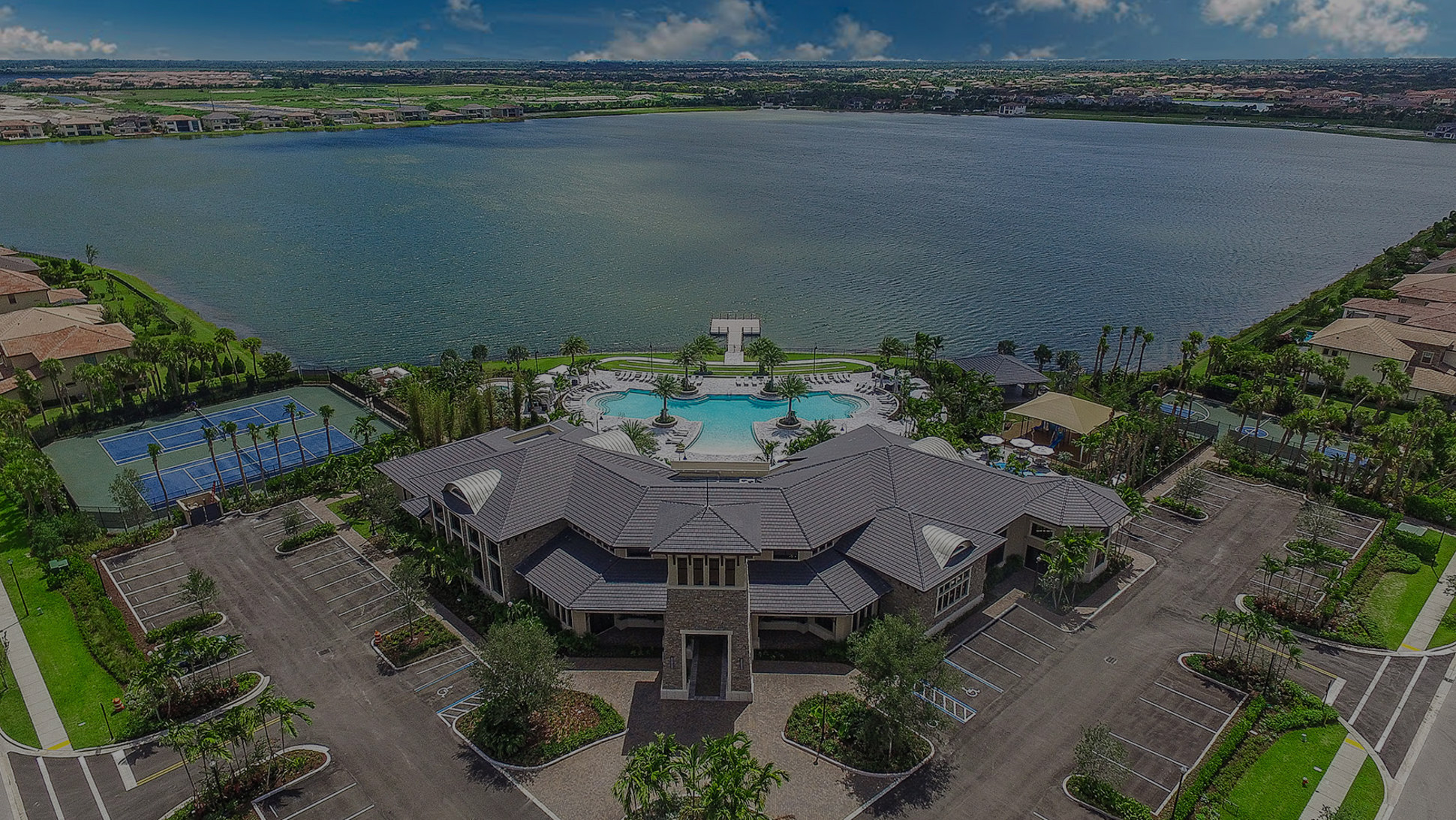 Aerial view of a lakeside Florida community